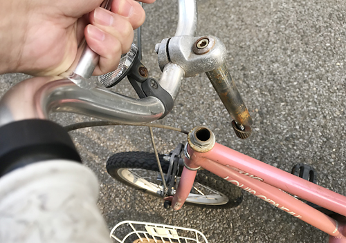 ルイガノ子供用自転車の前かごの取り付け方