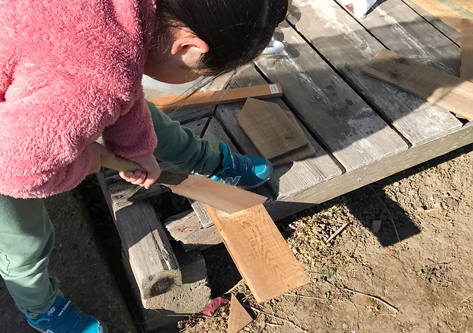 【DIY/鳥の餌台】作り方・子供と工作「ノコギリの使い方を覚える