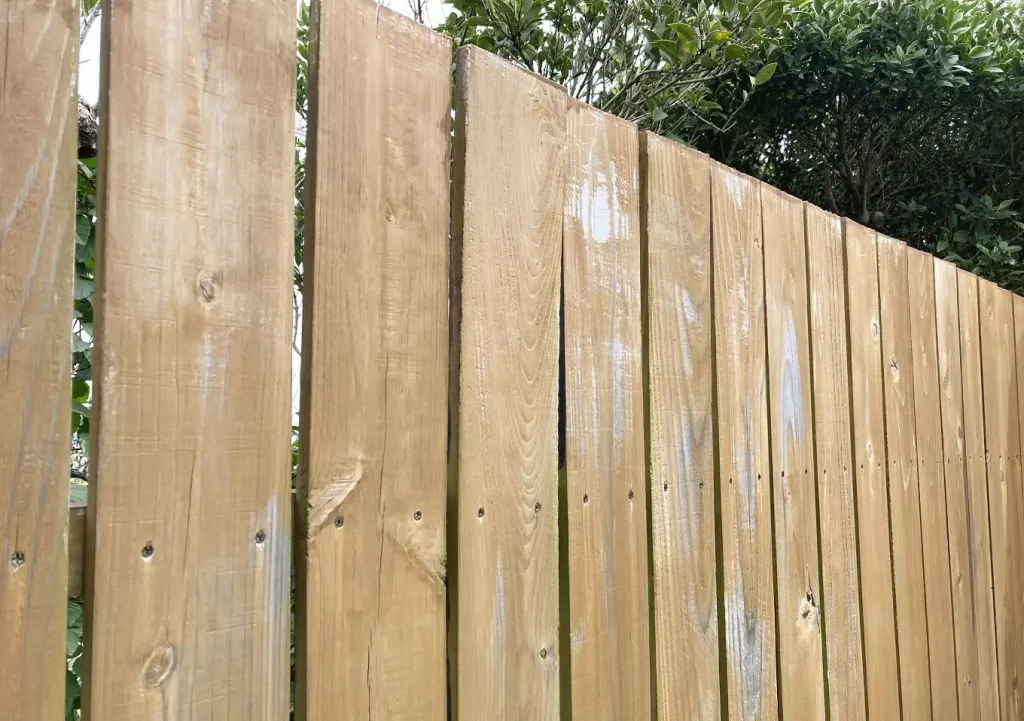 【メンテナンス】キシラデコールエクステリア（水性）ピニー／色味サンプル（杉）野地板ウッドフェンス／DIY研磨／素人でもできる目隠し／縦張り