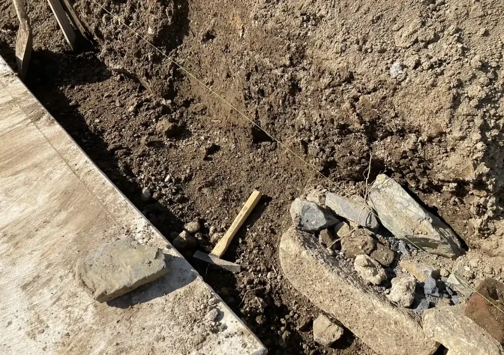 【床堀作業】石積みの本／石の積み方（木曽石で駐車場擁壁を作る）／傾斜／積み石の買える場所／購入／千葉