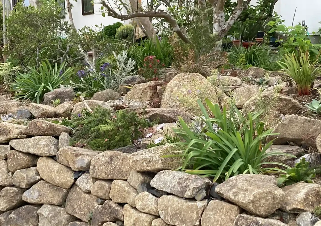 石積みDIY／素人がつくる石垣／石の積み方／必要な道具と手順／石はどこで買う？購入場所