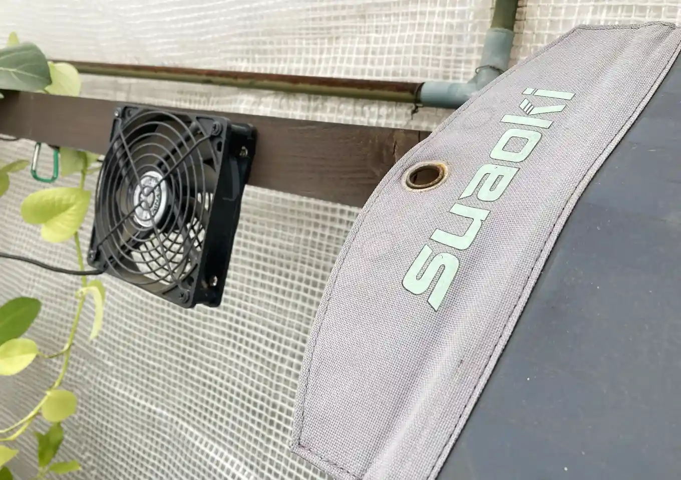 温室内換気用にソーラーファンをDIY／アマゾンで購入した格安USBファンとソーラーパネル／設置方法と空調循環アイテム自作