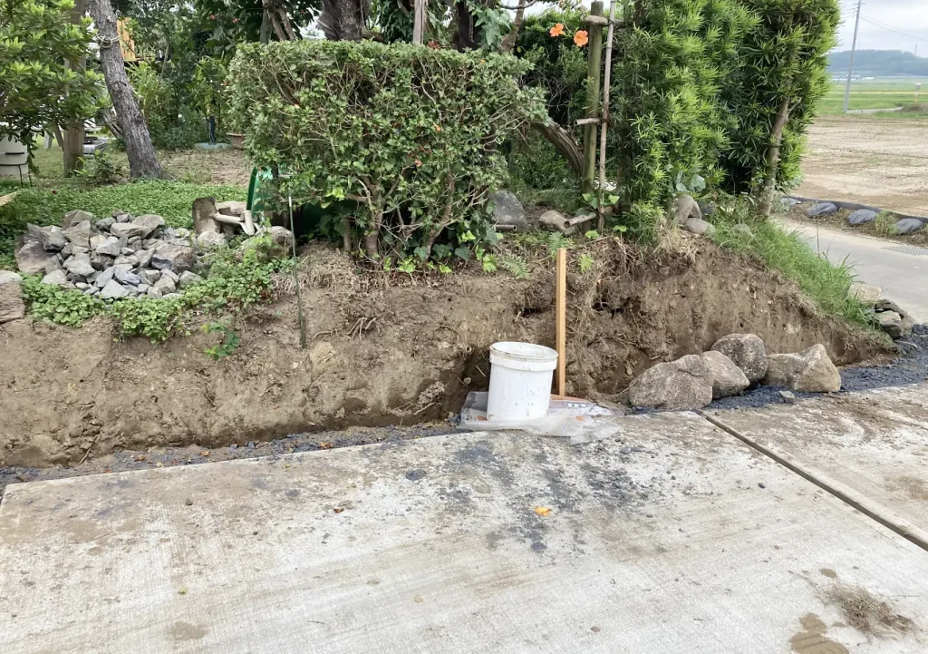 【床堀作業】石積みの本／石の積み方（木曽石で駐車場擁壁を作る）／傾斜／積み石の買える場所／購入／千葉