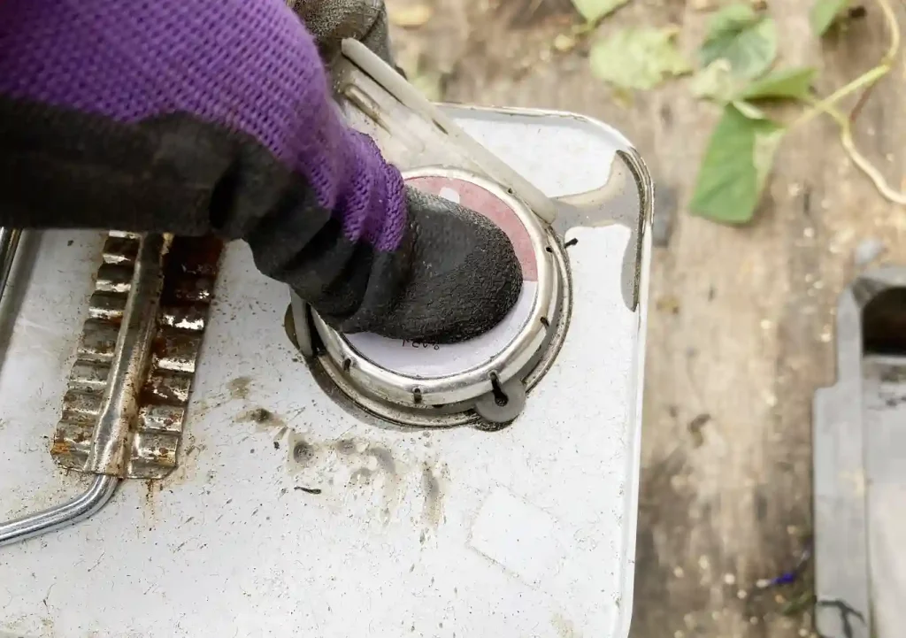 ペンキ蓋の開け方／塗料一斗缶（開閉方法）閉め方／金属栓_DIYあるある