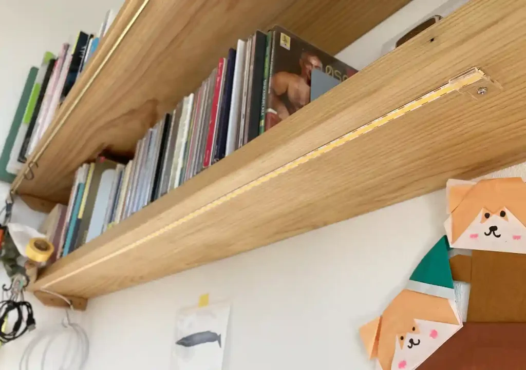 【インテリアDIYにおすすめ】LEDテープライト(ワークスペースデスク編)/カット自在/省電力だから安心/明るい暖色系