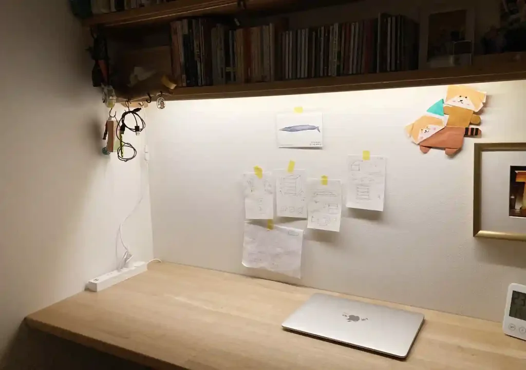 【インテリアDIYにおすすめ】LEDテープライト(ワークスペースデスク編)/カット自在/省電力だから安心/明るい暖色系